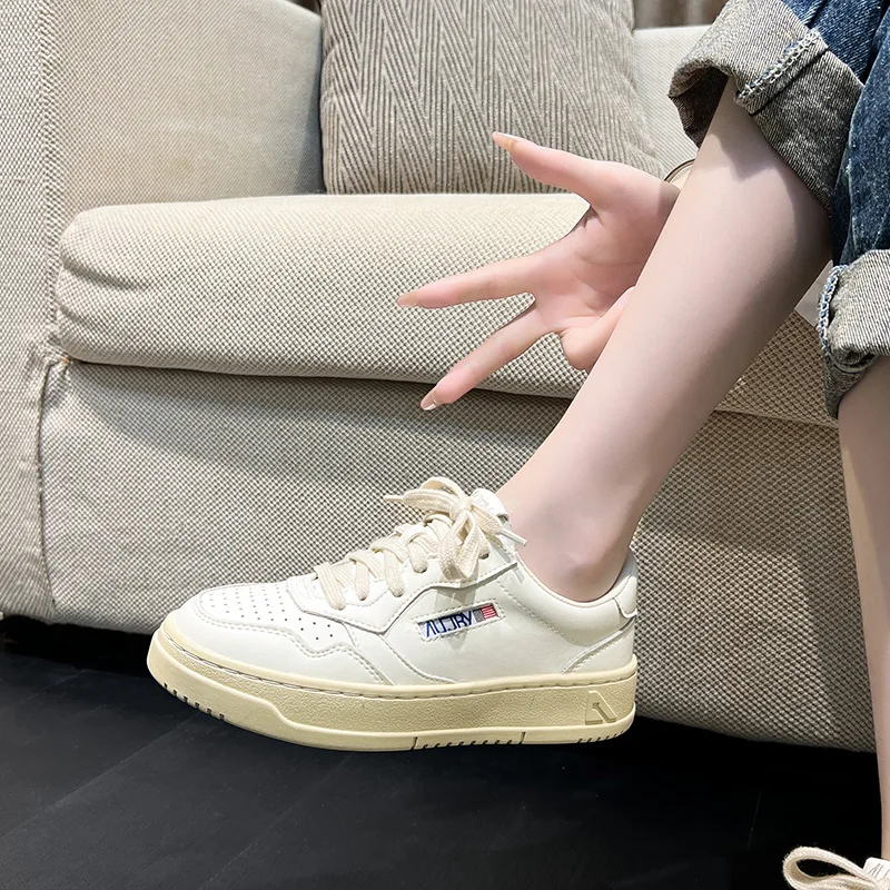 Белые туфли на толстой подошве для женщин 2024 немецкие тренировочные