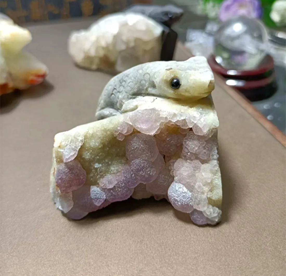 

Natural quartz crystal clusters of hand-carved lizard home decor chakra ornaments a1