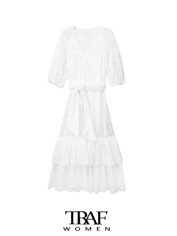 

Платье-миди с поясом, вышивкой и V-образным вырезом