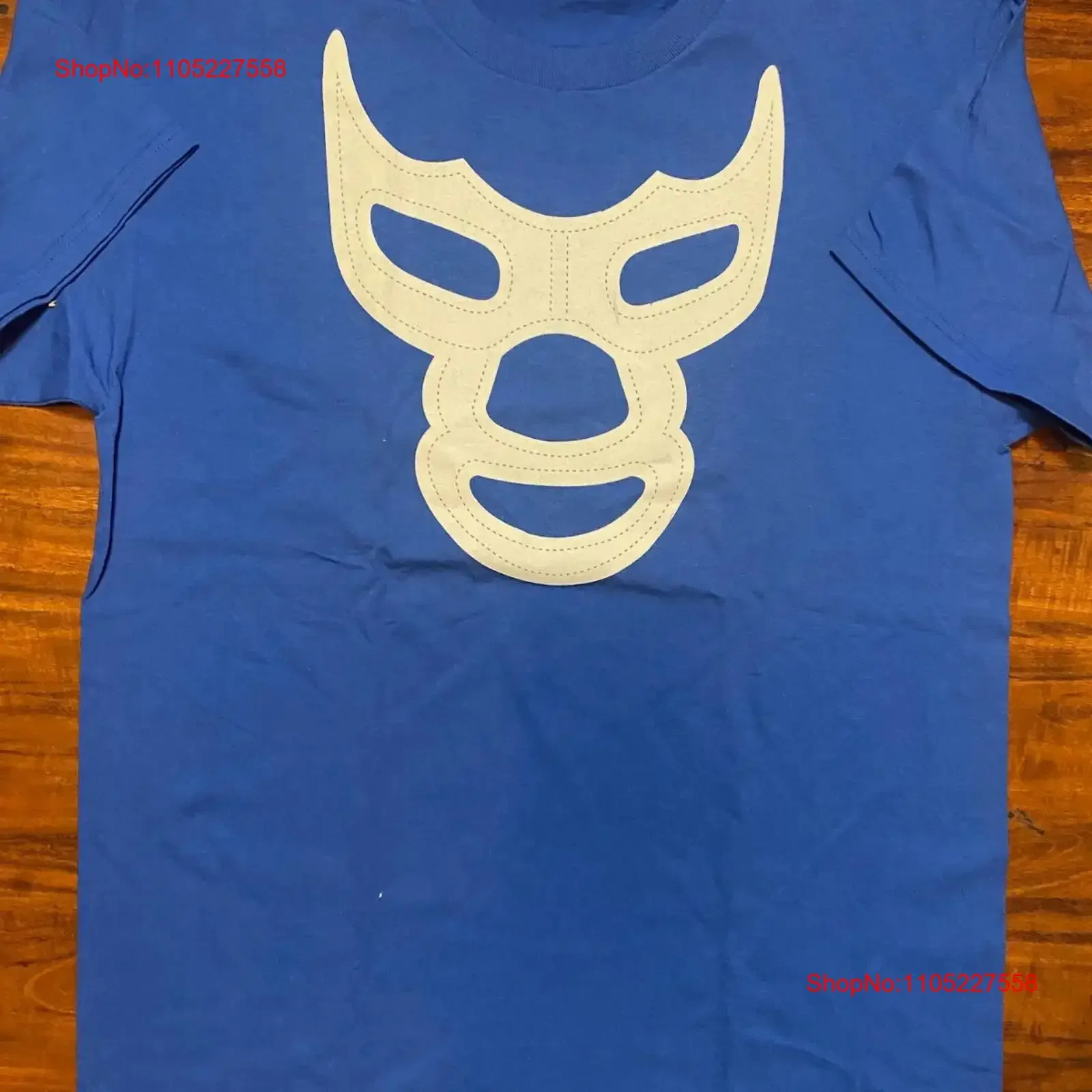 Фото Футболка Blue Demon Luchador для мужчин, в стиле Lucha Libre AAA, с изображением мексиканского рестлера, белая, размер L, без этикетки, винтажная, с эффектом потертости, стильная, унисекс, эластичная. №1