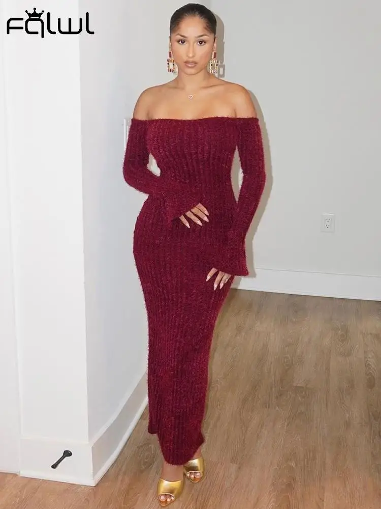 

Платье женское длинное винно-красное с открытыми плечами и длинным рукавом