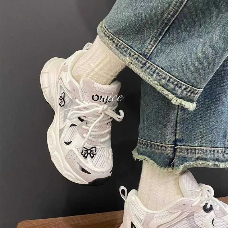 Кроссовки женские из ПУ кожи с круглым носком на шнуровке легкие дышащие кеды