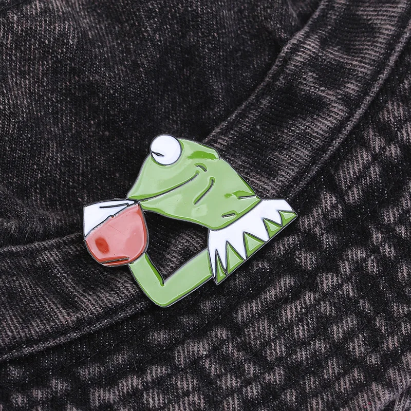 

Frogs Drink Enamel Pin Small Red Car Brooch Backpack Clothes Lapel Funny Animal Frog Jewelry Gift for Friends Children
