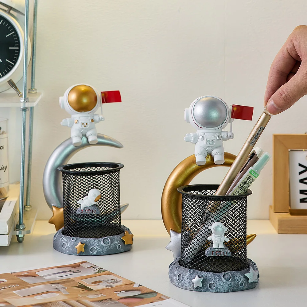 

Nordic Home Decoration Creative Astronaut Pen Holder Desktop Stationery Storage Accessories Office Desktop Decoration Boy Gift