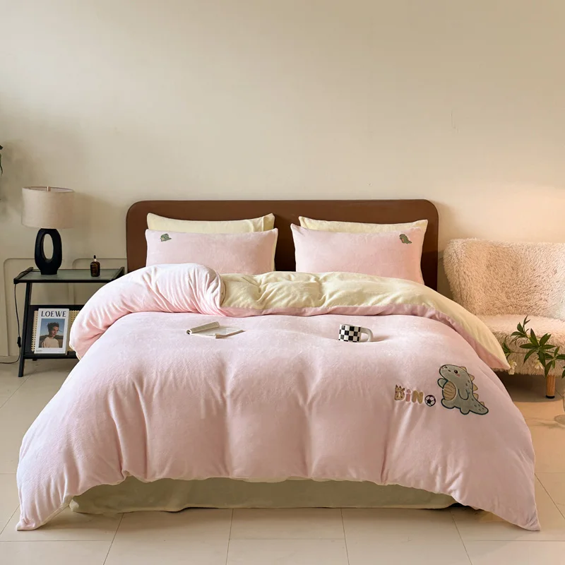 2024 утолщенный теплый милый мультяшный молочный флисовый комплект из четырех