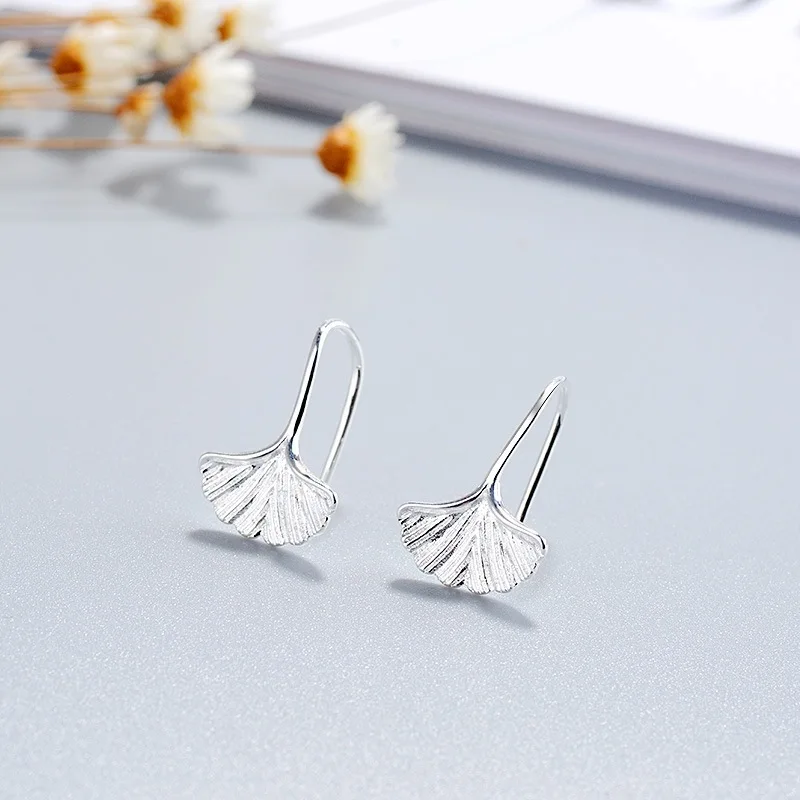 Корейские оригинальные дизайнерские серьги в виде листьев гинкго для женщин