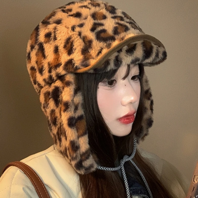 Модная зимняя шапка с леопардовым принтом и завязками. Удобная мягкая DXAA.