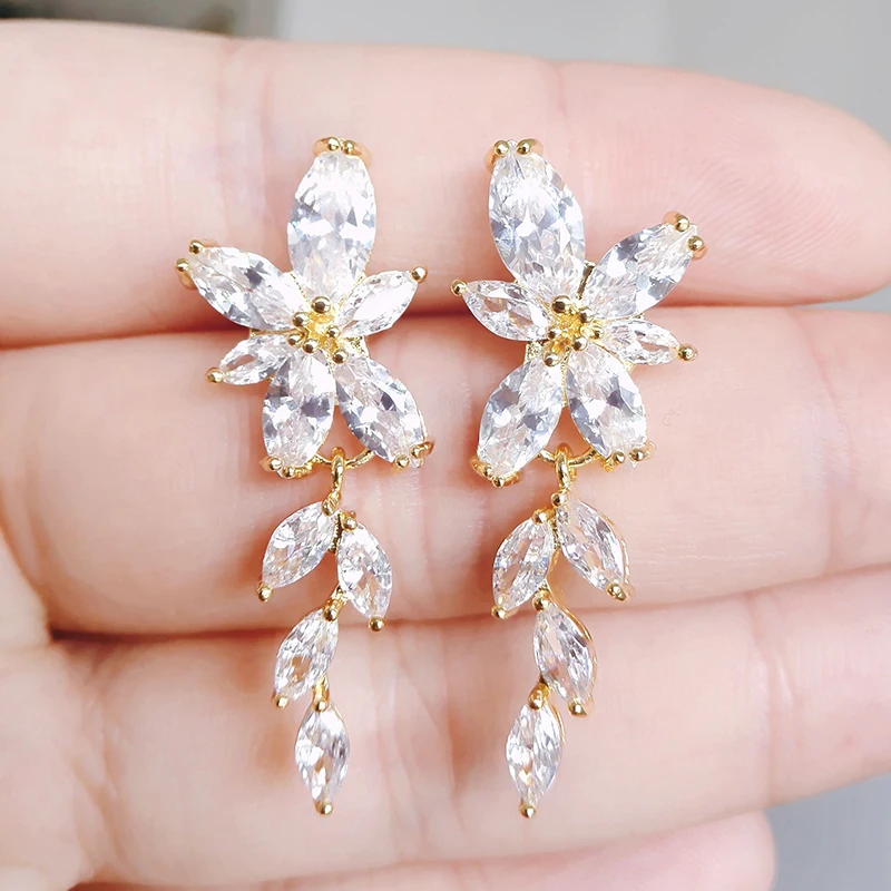 

Luxury Cluster Flower Zirconia Crystal Long Dangle Drop Earrings Shiny Leaf Bridal Wedding Jewelry for Women Gift