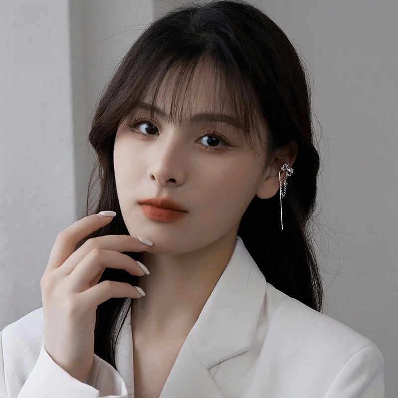 Серебряный циркониевый бант зажим для ушей женский летний с кисточкой милый