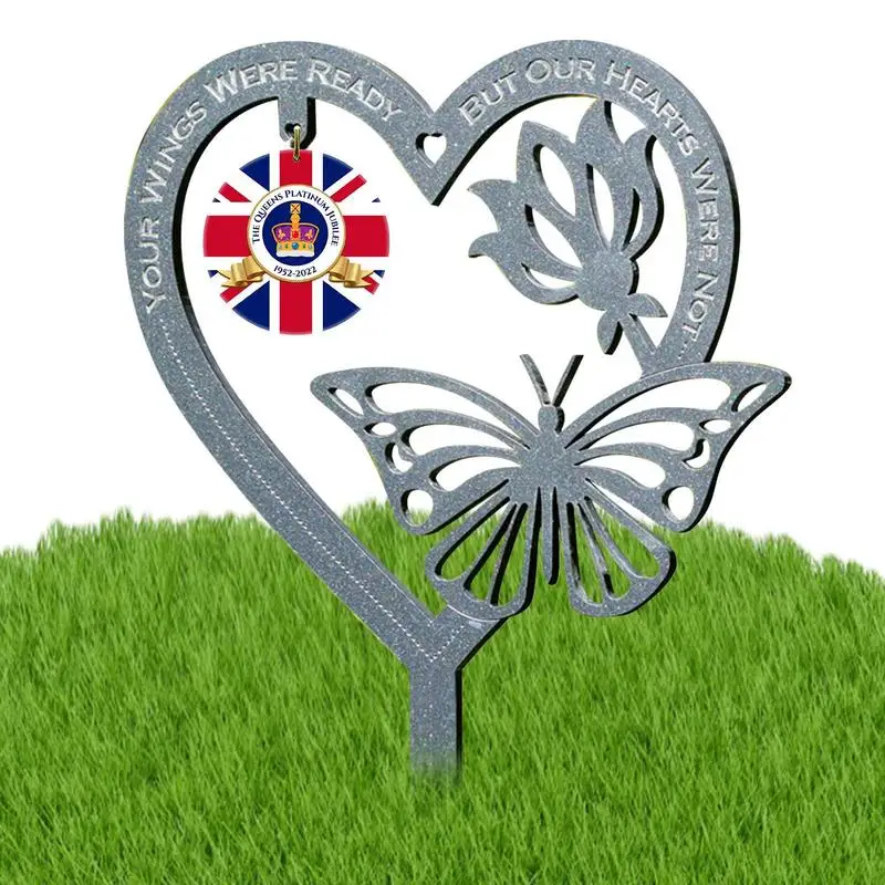 

Queen Elizabeth Memorial Plaques Heart Shape Garden Stake With Butterfly Queen Hanging Ornaments 1952-2022 70 Years Platinum