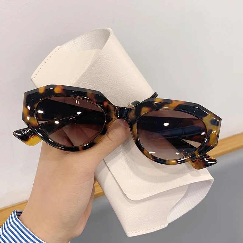 

KAMMPT Small Cat Eye Polygon Sunglass Woman Man 2022 Fashion Vintage Luxury Brand Design Shades Trendy Travelling UV400 Eyewear