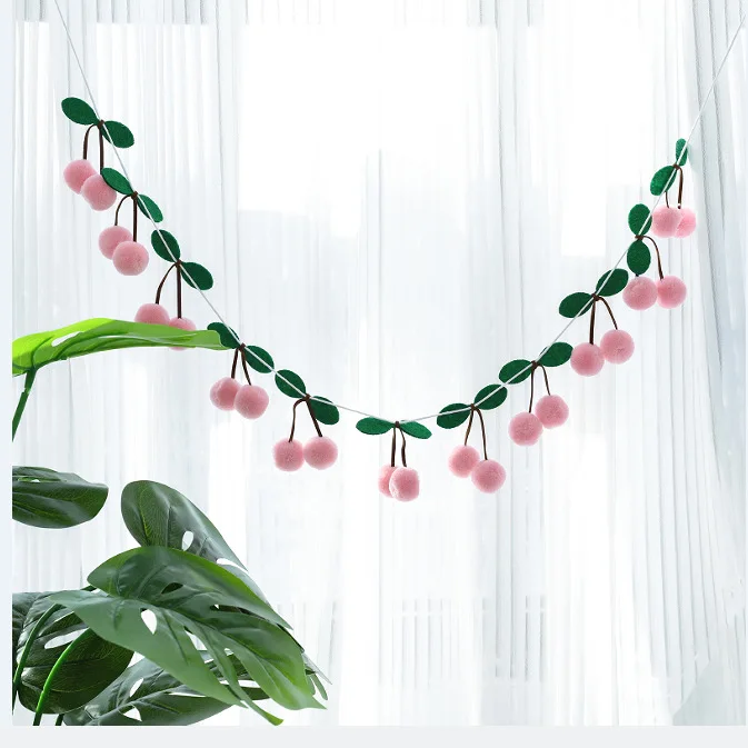 

Фетровая гирлянда MOONBIFFY вишневого цвета