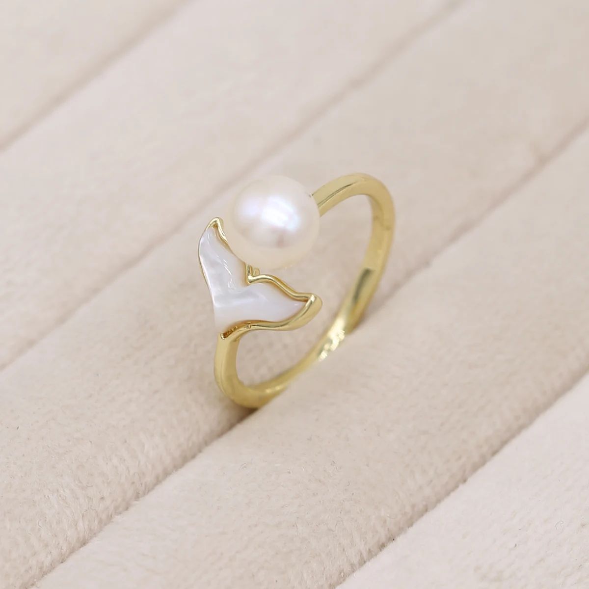 Рисунок 4 - Регулируемое кольцо с позолотой