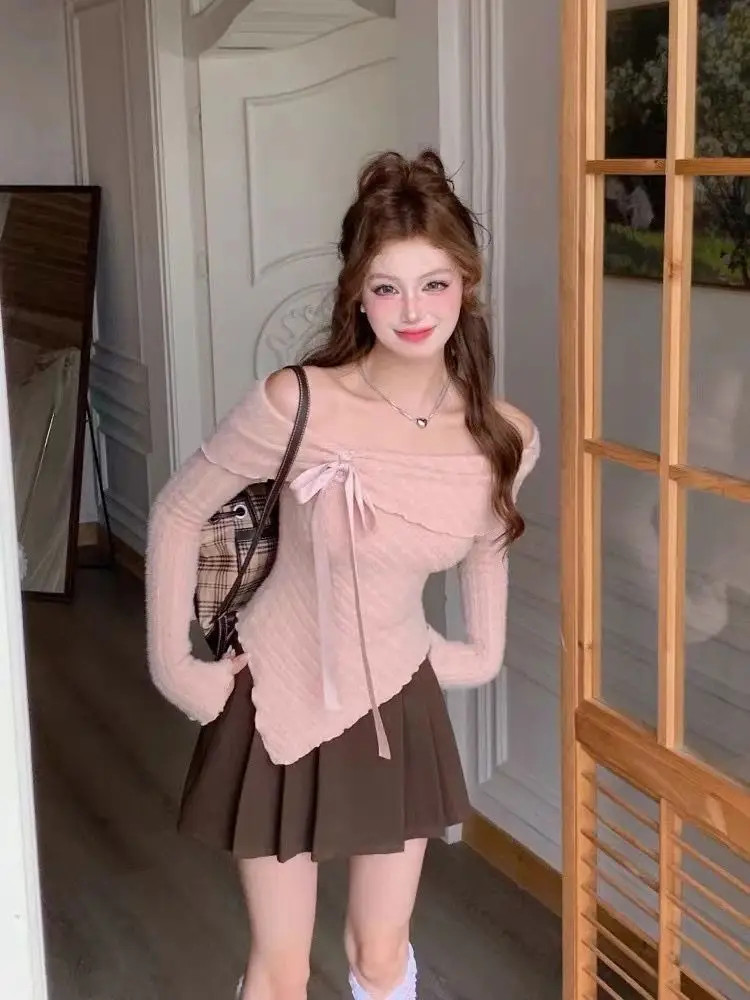 Вязаный однотонный свитер с воротником-стойкой и длинными рукавами