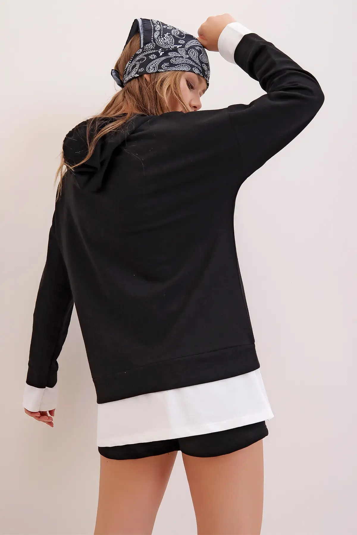 

Women's Black Hooded Kangaroo Pocket Skirt Garnish Sweatshirt ALC-X6988