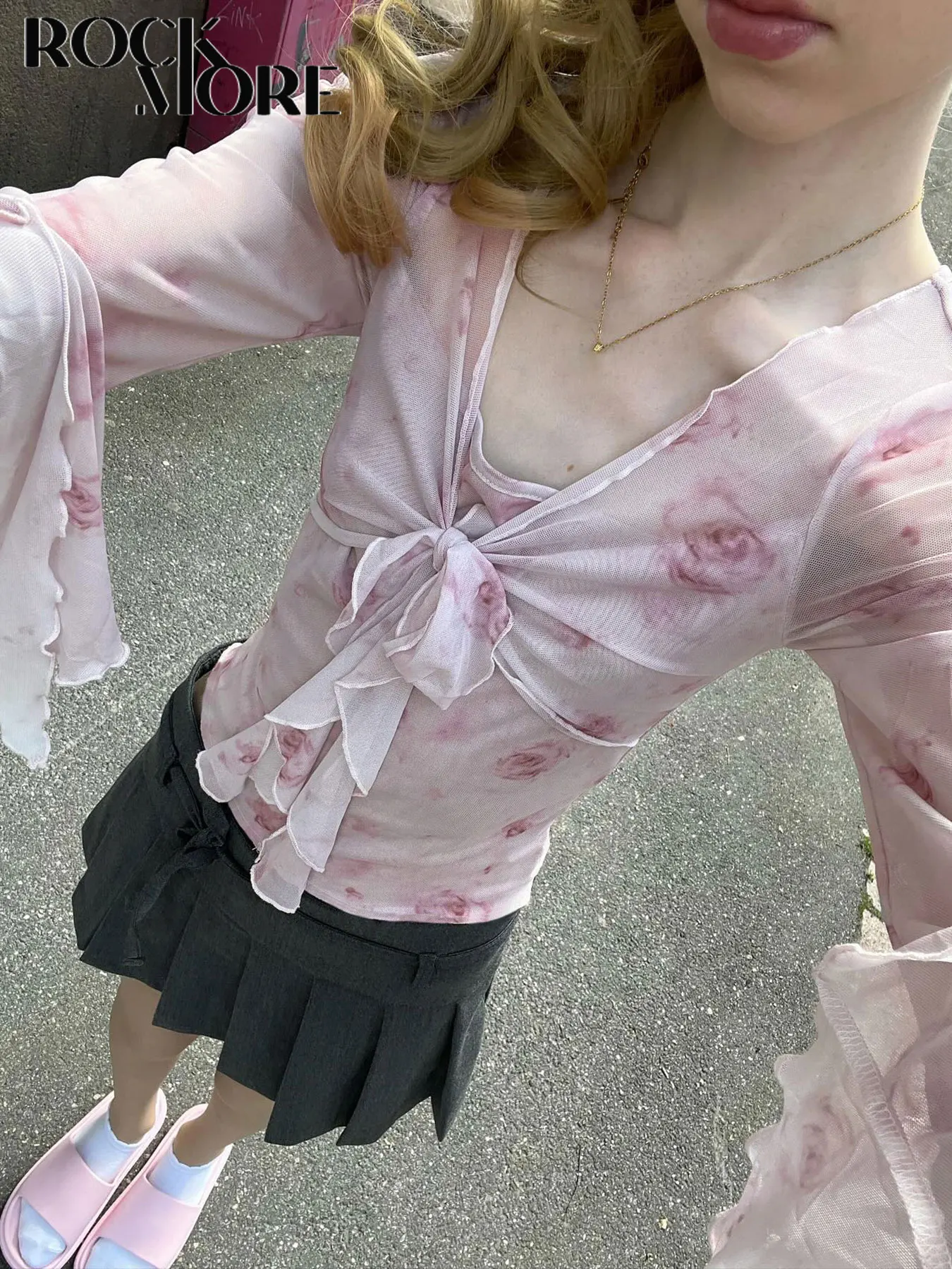 Футболка с принтом в сеточку