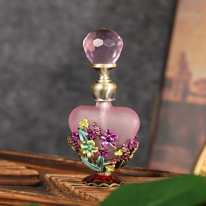 

5ml Vintage Pink Heart Shape Empty Refillable Metal Glass Perfume Essential Oil Bottle Stopper Gift