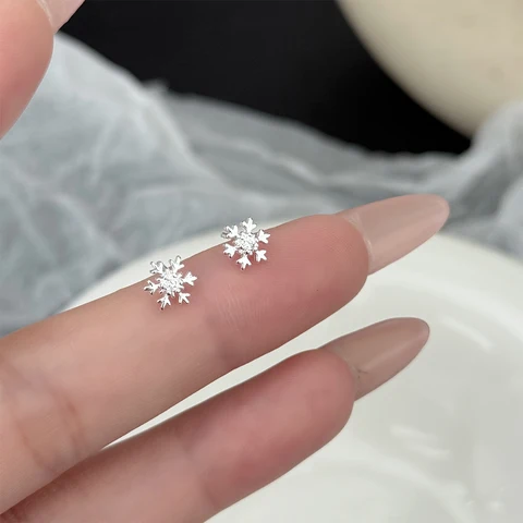 Циркониевые серьги-снежинки