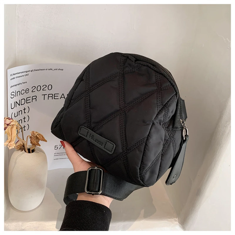 

2022 Women Nylon Quilted Roomy Black Handbag Lady Cute Winter Trends Smart Phone Essential Portable Zippy Everyday Crossbody Bag