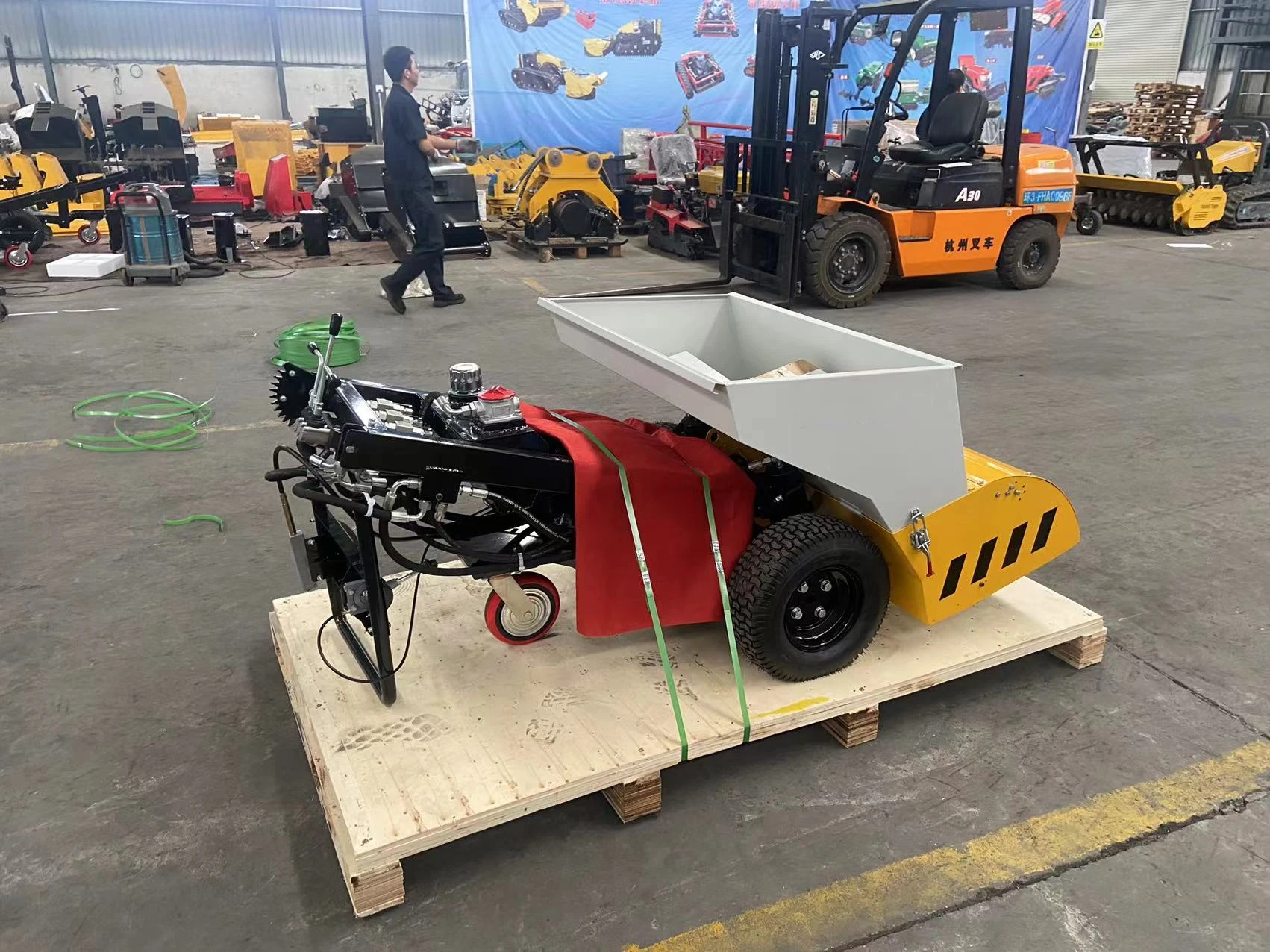 DYNAPAC S100 инженерное оборудование дешевый асфальтоукладчик на продажу |