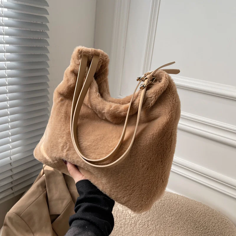 Plush Tote Bag Large Capacity Armpit Bag New Fashion Women's Bag Leisure Elegant Casual Vintage Luxury Shoulder Messenger