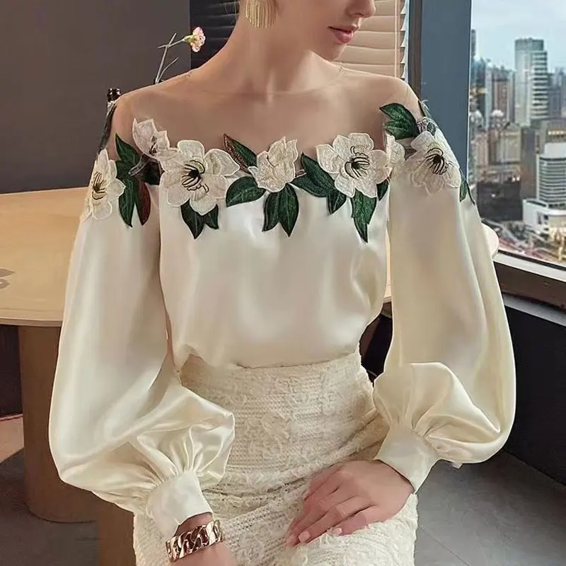 Женская ажурная блузка с круглым вырезом длинным рукавом и цветочным принтом