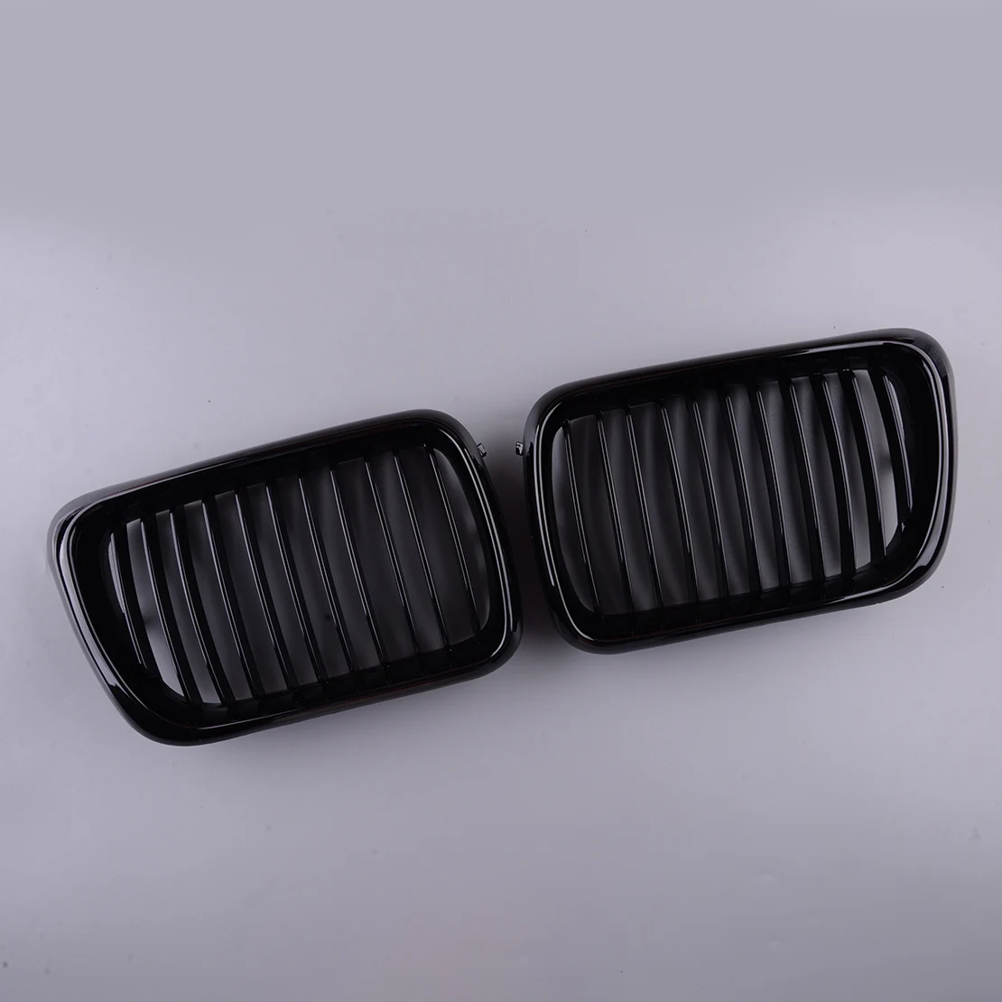 

1 пара, решетки для переднего бампера BMW 3 серии E36 51138195151 51138195152 1996