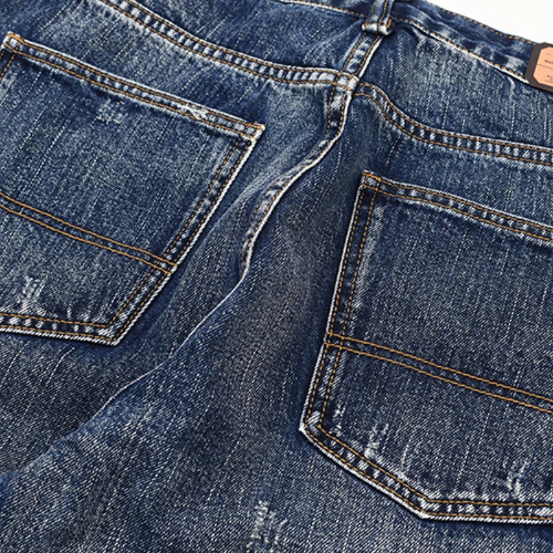 Red-eared Japanese-style retro jeans with old holes and heavy washing, loose straight micro-cone trousers.