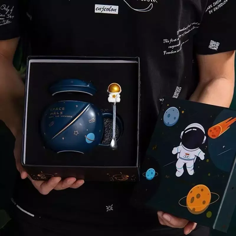 Керамическая кружка с крышкой-ложкой 400 мл |