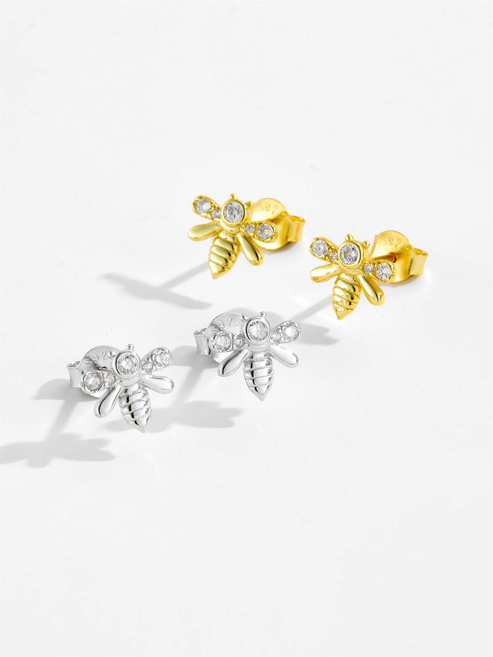 Женские серьги-гвоздики из серебра 925 пробы с прозрачными фианитами