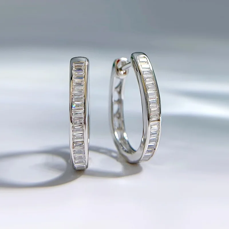 

Серьги-кольца женские из серебра 100% пробы с бриллиантом и муассанитом