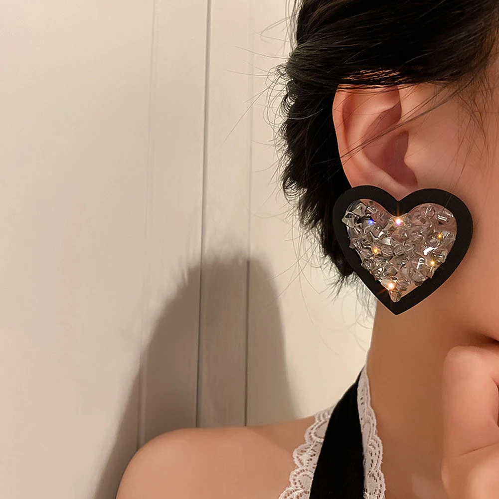 

Korean Vintage Hyperbole Irregular Glass Black Heart-shaped Stud Earrings For Woman Luxury Party Unusual Earrings Fashion Gift