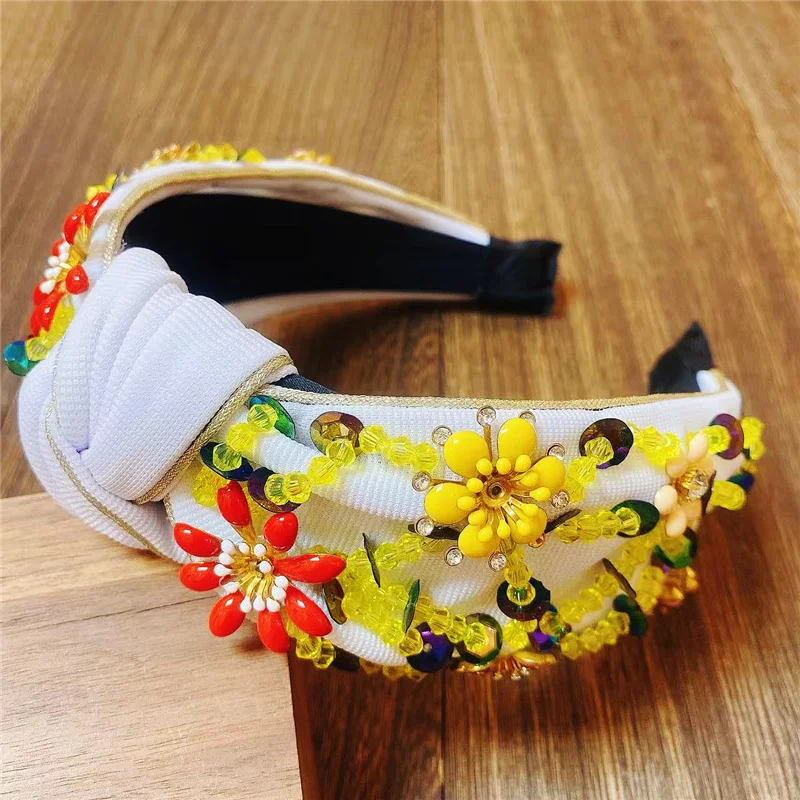 Женская повязка на голову с камнями