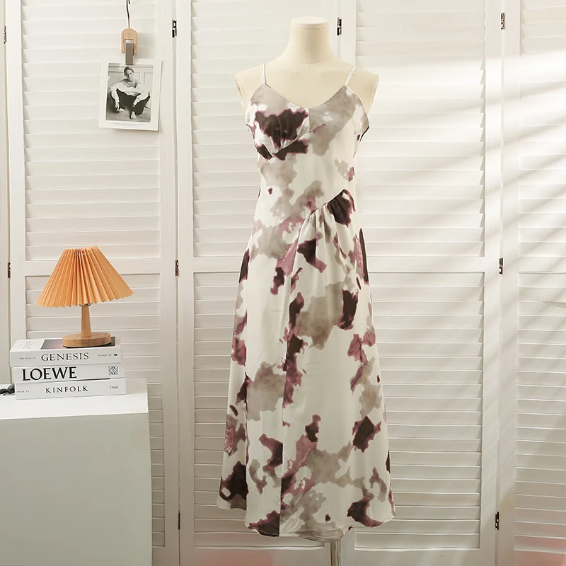 

Женские летние платья на бретельках с принтом 2022