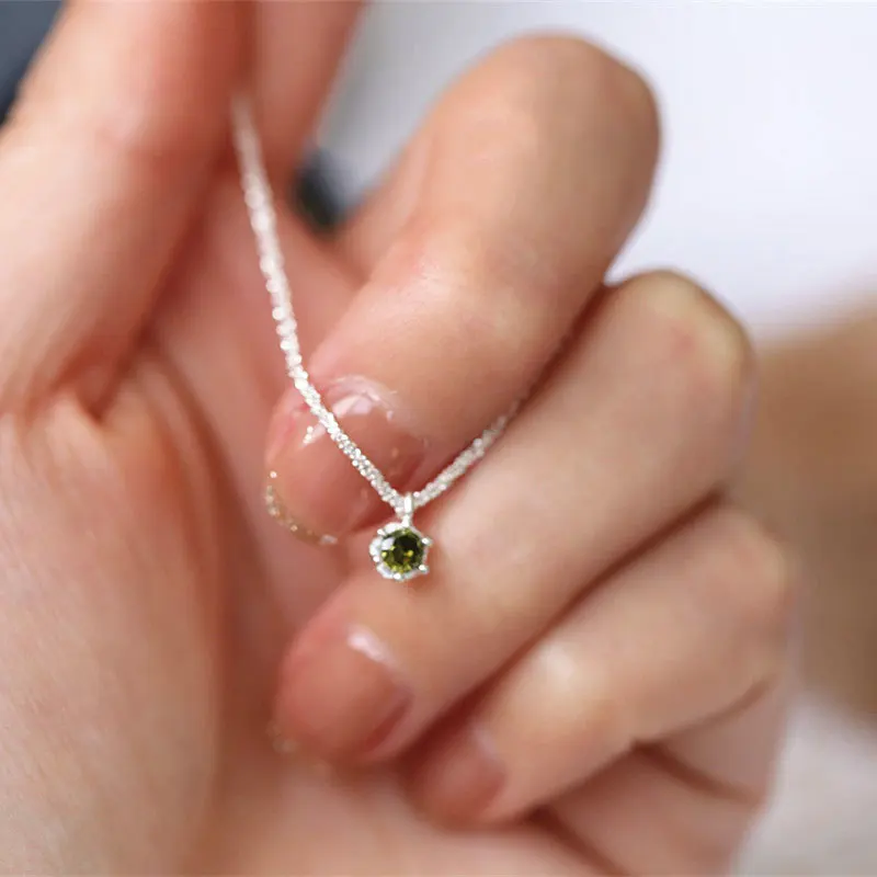 2021 Jewelry 925 Sterling Silver Sparkling Clavicle Chain Choker Necklace Green Diamond Gypsophila Pendant Necklace for Women