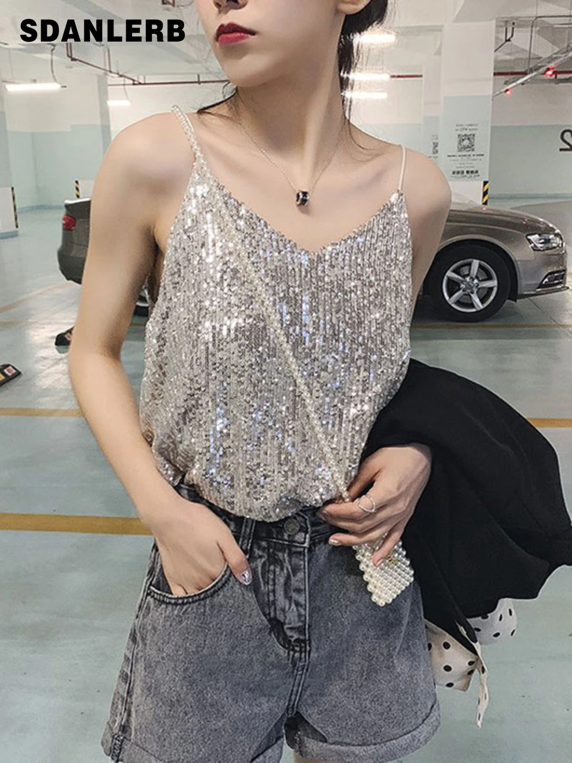 

Женский короткий топ на бретельках, с открытой спиной, без рукавов