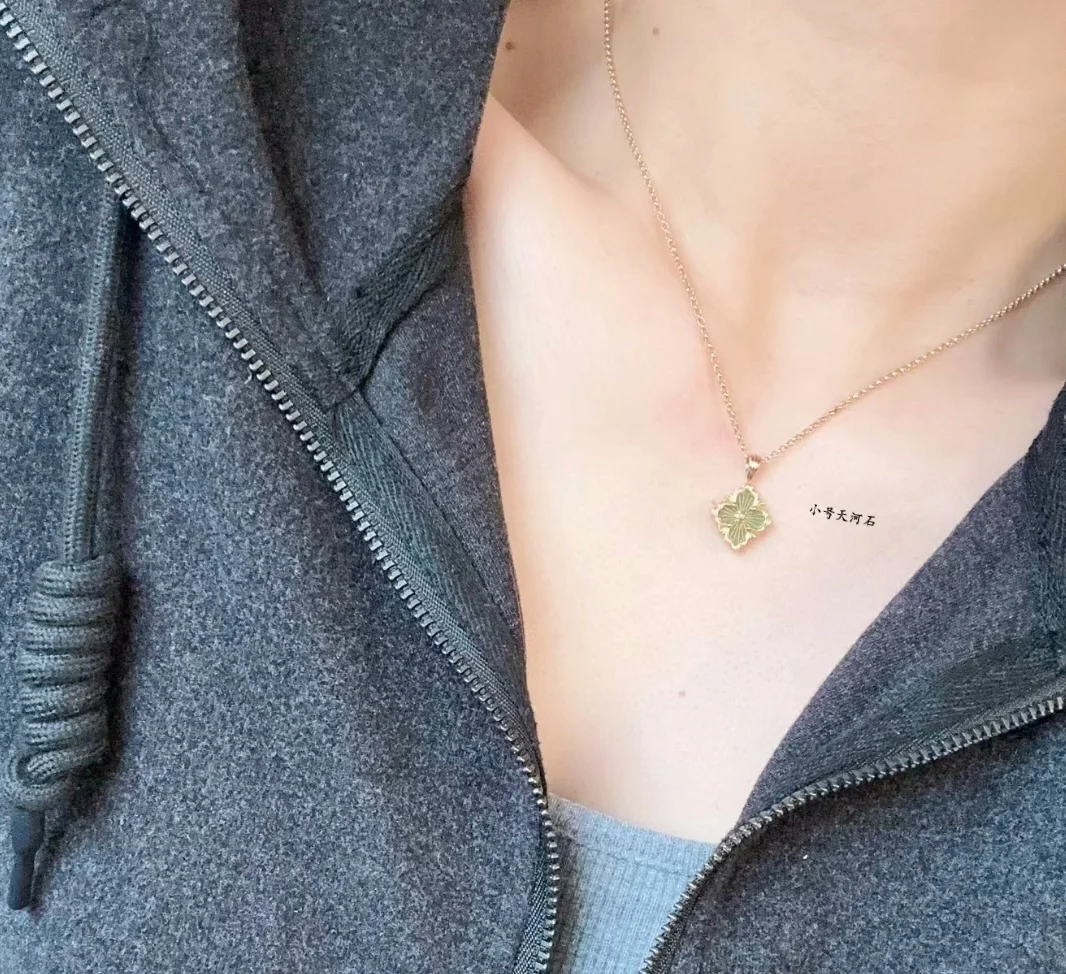 Женское колье ожерелье золотистого цвета с кулоном в готическом стиле украшение