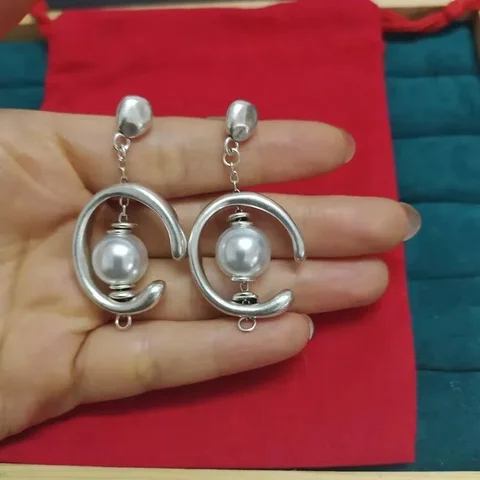 Серебряные серьги-гвоздики с цирконом