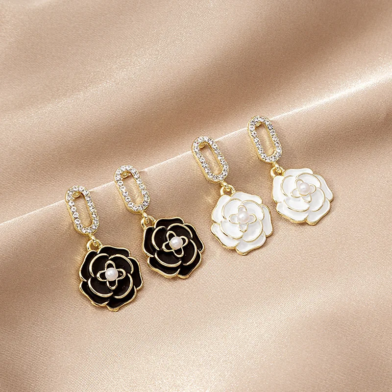 

Vintage Elegant Camellia Petal Earrings Sweet Temperament Earrings Ornaments Suitable for Men and Women's Holiday Gift