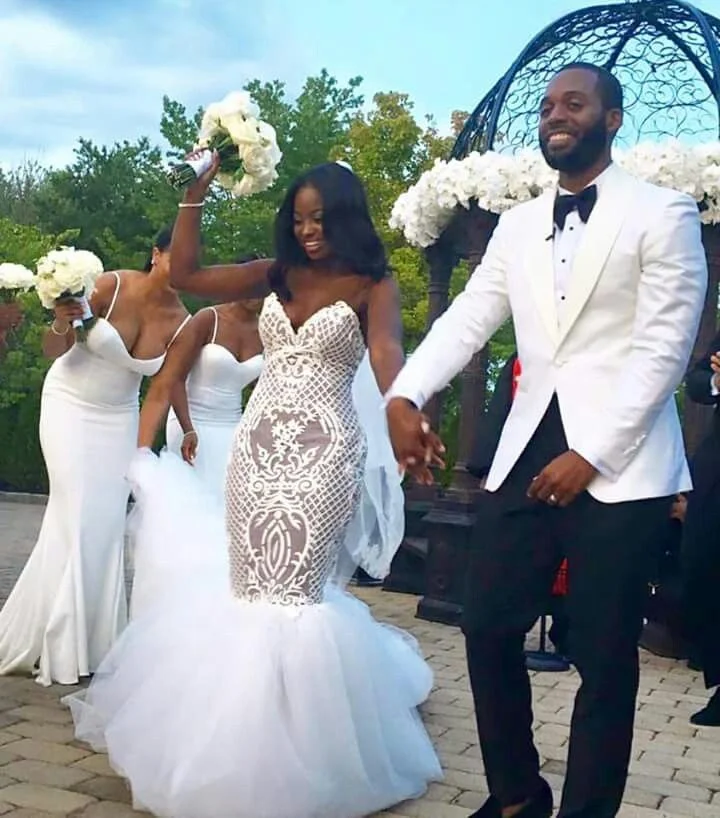 

Женское кружевное свадебное платье с юбкой-годе