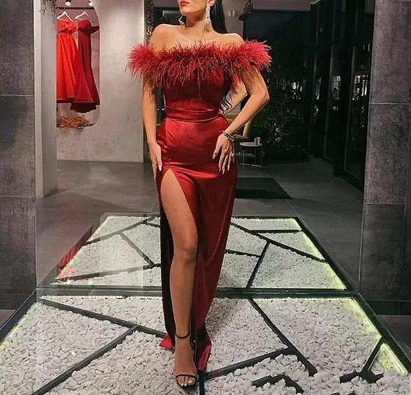 

Luxurious Furs Prom Dresses Red Satin Sexy Off The Shoulder Formal Women Evening Party Gowns Side Slit Arabic Aso Ebi Special Oc