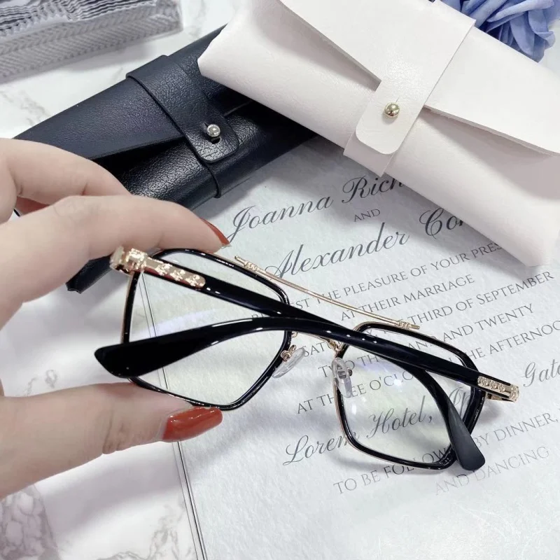 

Croton Plain Glasses Double Beam Face on Retro Ultra Frame Anti-Blue Light Metal Optical