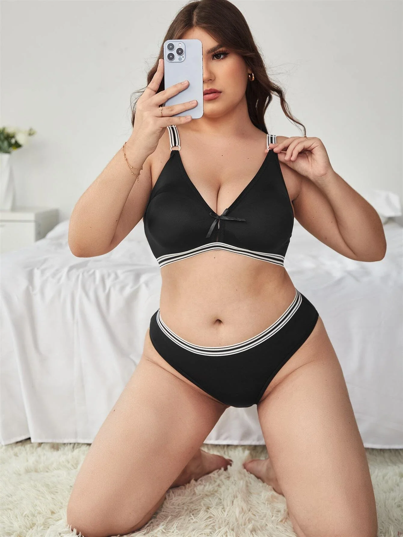 

Plus Striped Trim Bow Front Lingerie Set