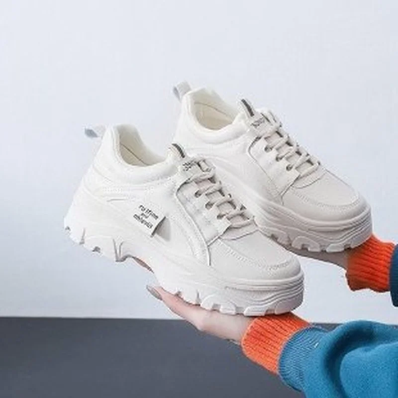 

Новинка весна-осень 22, Универсальные женские кроссовки на толстой подошве, сетчатые красные спортивные повседневные маленькие белые кросс...