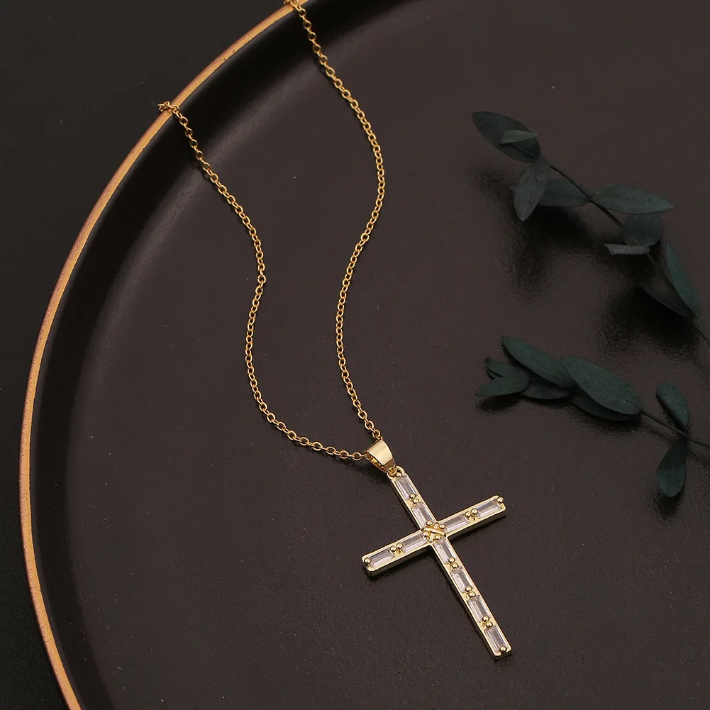 Женская цепочка с кулоном в виде Креста из микроинкрустированного циркония