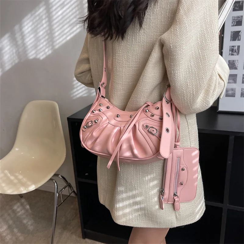 

Leather Locomotive Style Portable Handbag Textured Rivet Hobos Shoulder Messenger Bags Fashion Vintage Crossbody Bag Versatile