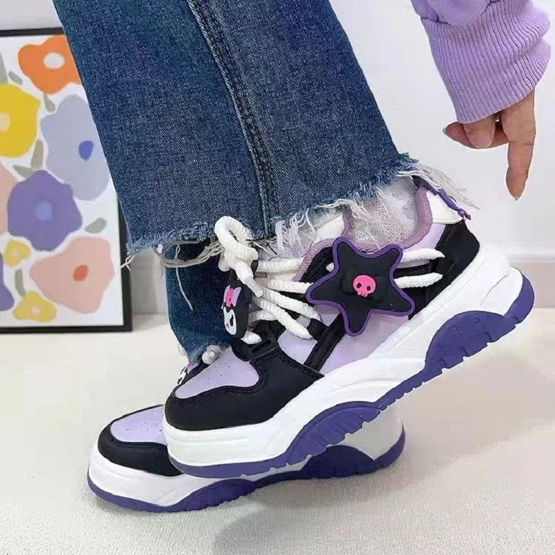 Женские кроссовки с мультяшным принтом на толстом каблуке