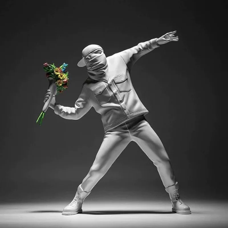

[MGT] BANKSY FLOWER THROWER HOME DECORATION ACCESSORIES MODERN ORNAMENTS CREATIVE TABLE STATUE RESIN DESK DECOR