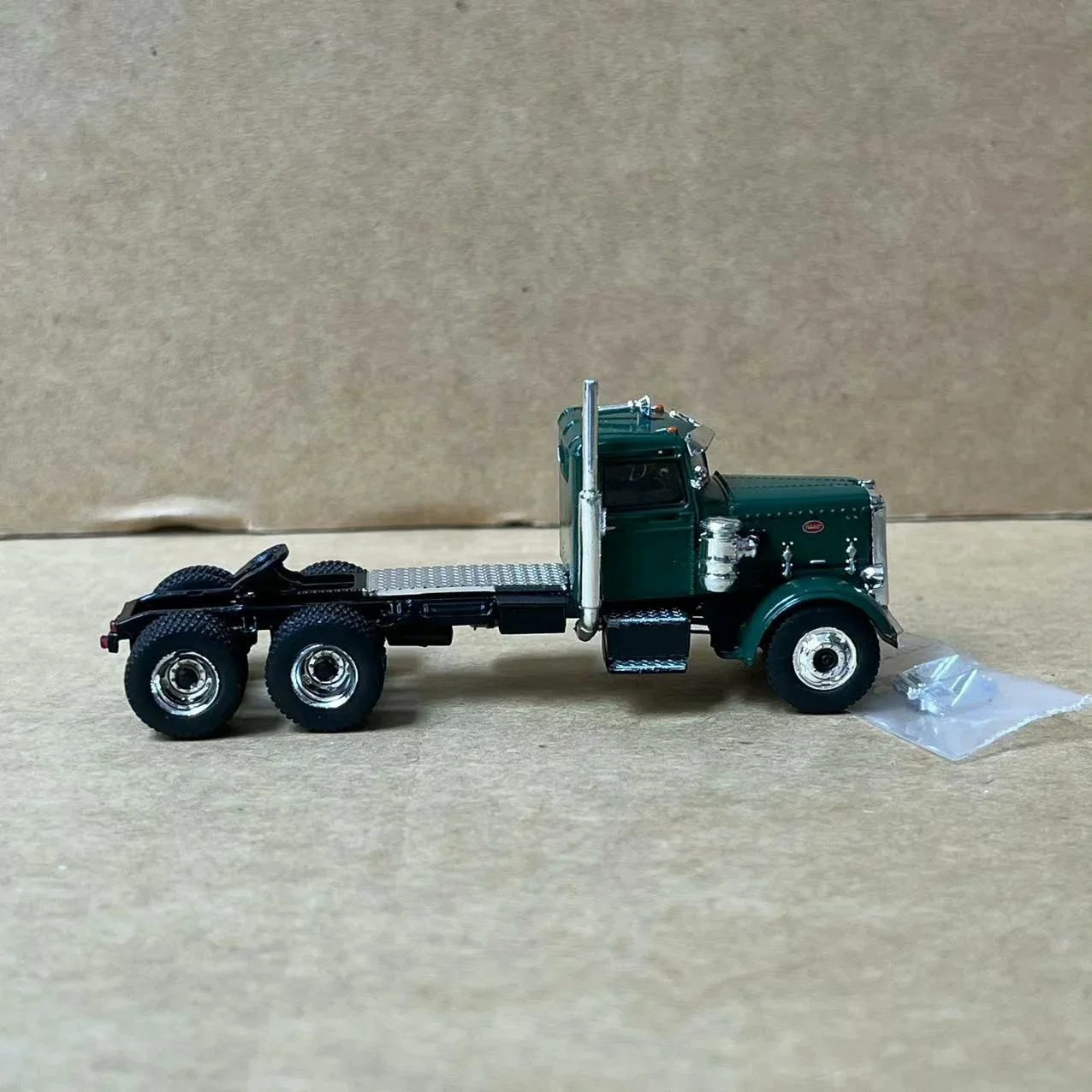 Масштаб 1:87 HO Peterbilt 281 пластиковая модель автомобиля с прицепом Коллекционная