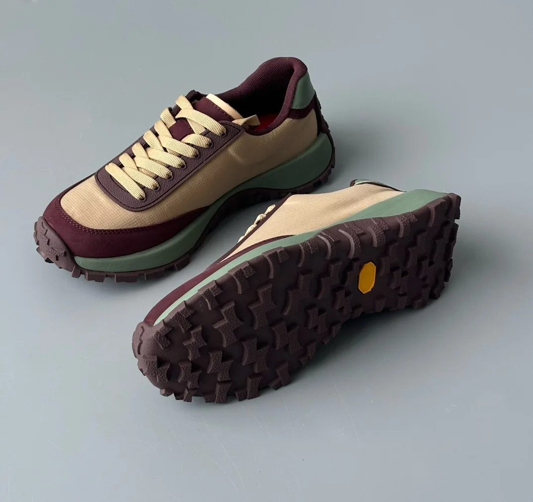 Женские кроссовки Maxdutti с цветными блоками из натуральной кожи